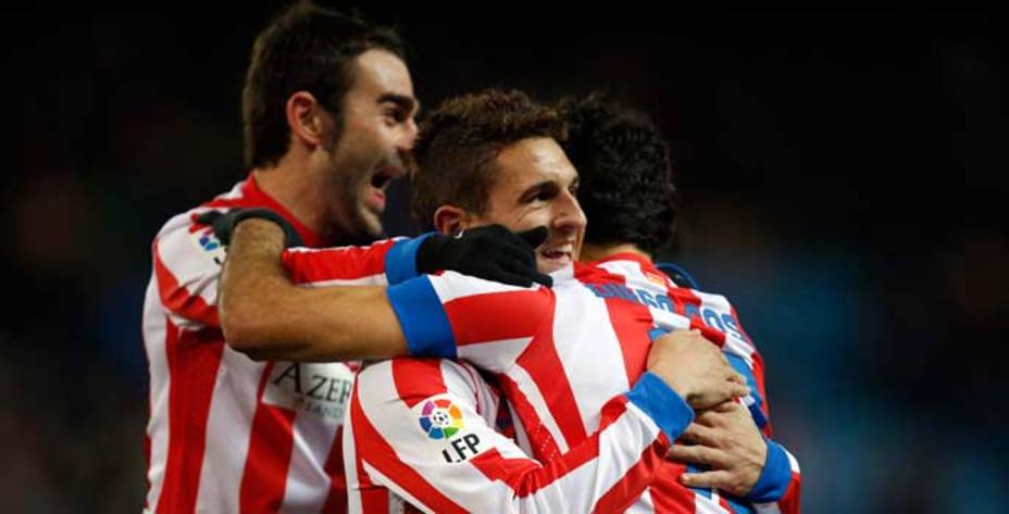 Koke celebra un gol con Diego Costa y Adrián (Reuters)