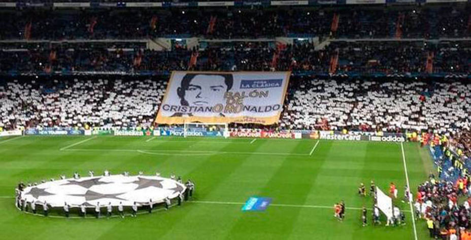 Tifo del Santiago Bernabéu apoyando a Cristiano Ronaldo