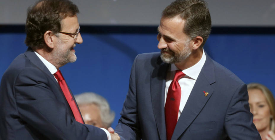Mariano Rajoy y El Príncipe Felipe, antes de la presentación (Reuters)