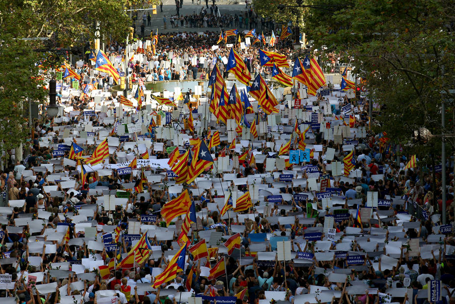 Medio millón de personas se manifiestan en Barcelona contra el terrorismo. REUTERS