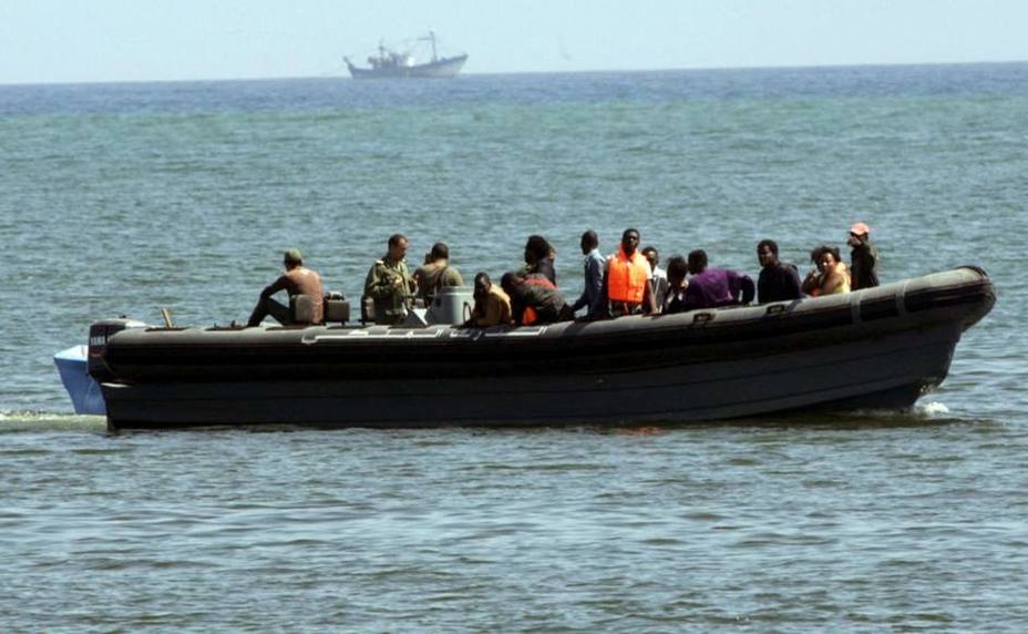 Rescatan una patera con 35 inmigrantes subsaharianos en aguas del Estrecho