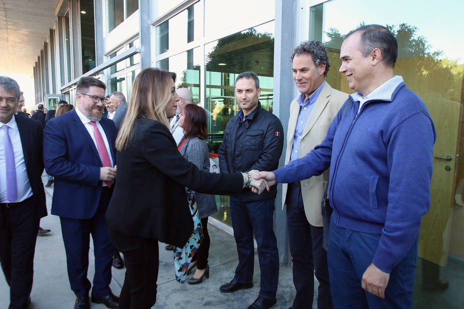 Cemex dice que el cierre de la fábrica de Almería es irreversible, según UGT y CCOO
