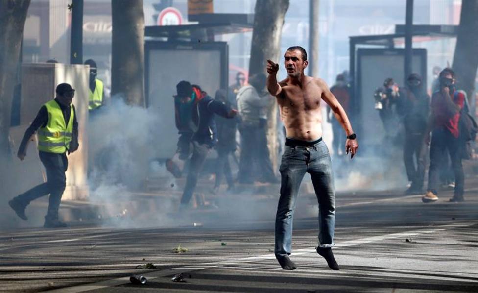 Al menos 189 detenidos en París las tras protestas de los “chalecos amarillos”