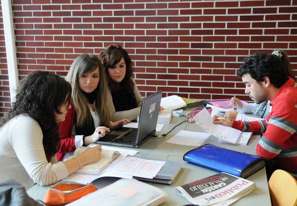Los jóvenes prefieren estudiar a trabajar a pesar de la recuperación, según el Banco de España