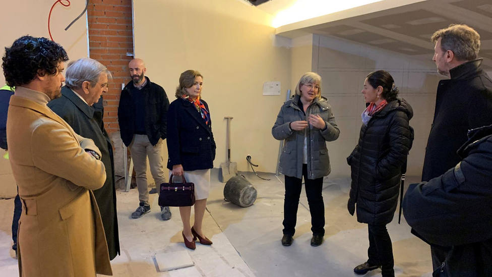 La familia Briones visitando las obras en la Sala José María de Cossío de Las Ventas