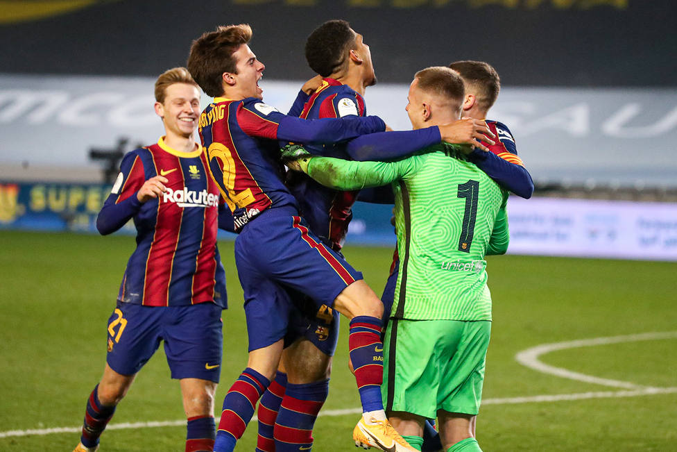 Los jugadores del Barcelona celebran el pase a la final de la Supercopa de España (Foto: RFEF)