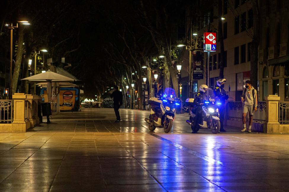 Desalojo de más de 500 personas en botellones: así ha sido el trabajo de la Guardia Urbana en Barcelona