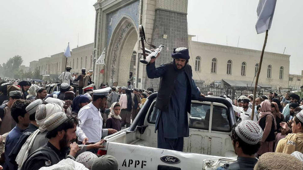 Los talibanes intensifican la persecución contra los colaboradores afganos de los EE UU y la OTAN