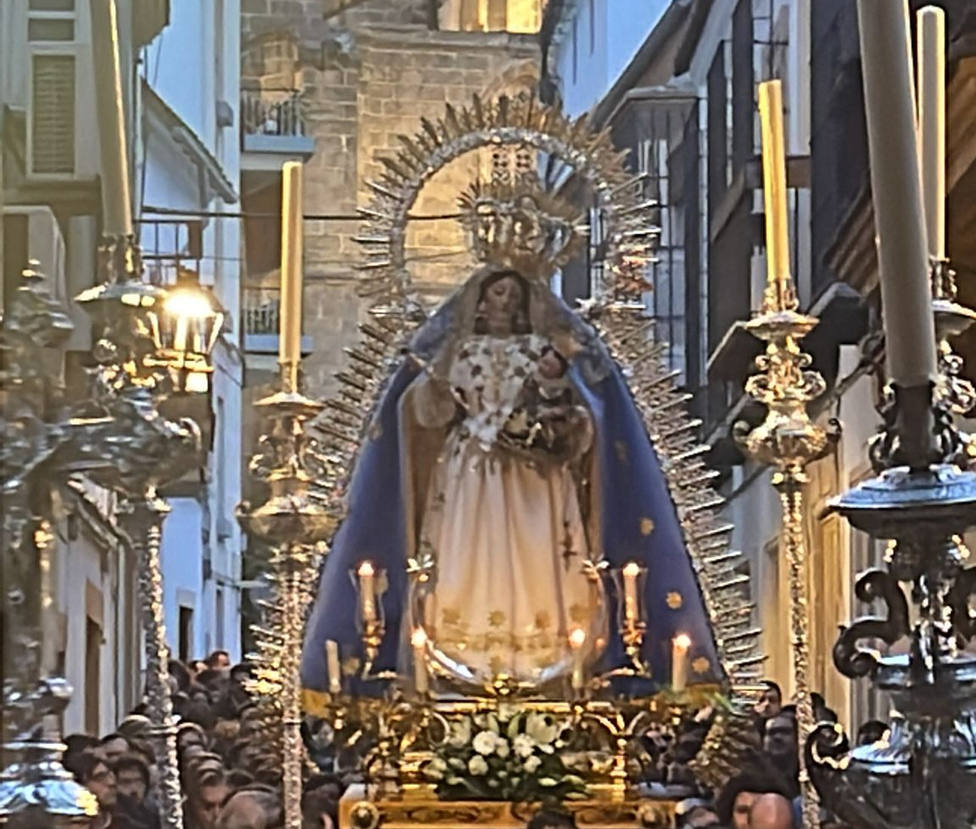 Rosario ya en la Catedral de Jerez: el tesoro de Bornos es invitación al culto inmaculista
