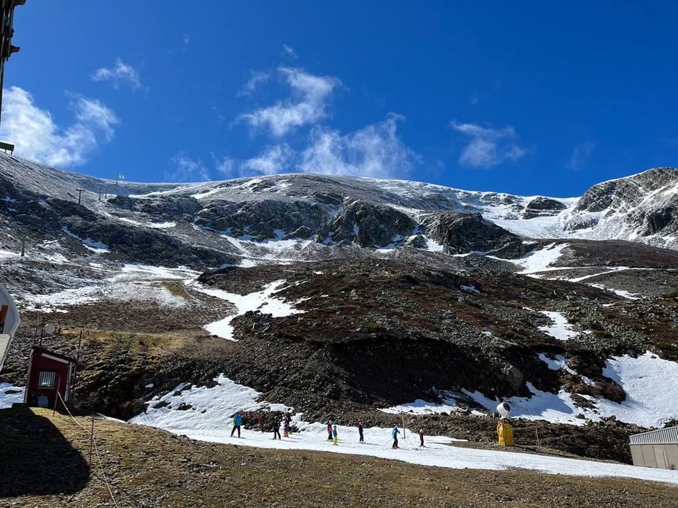 La estación de esquí de Valdezcaray (La Rioja) cierra puntualmente sus instalaciones por falta de nieve