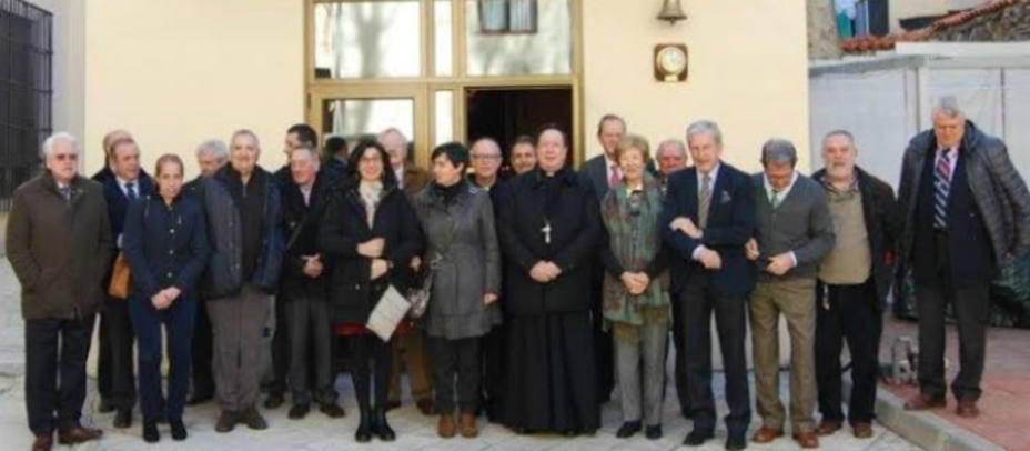 Equipo directivo de Cáritas Castrense con el arzobispo Juan del Río en el centro de la imagen