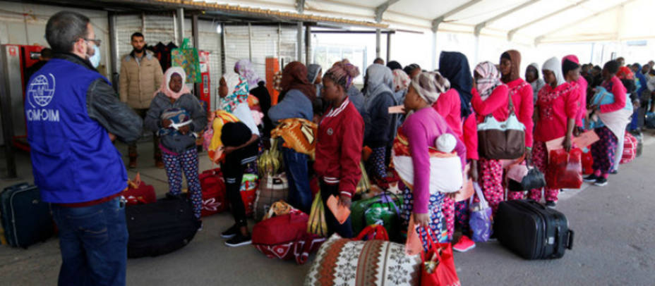Inmigrantes en el aeropuerto de Trípoli. Reuters