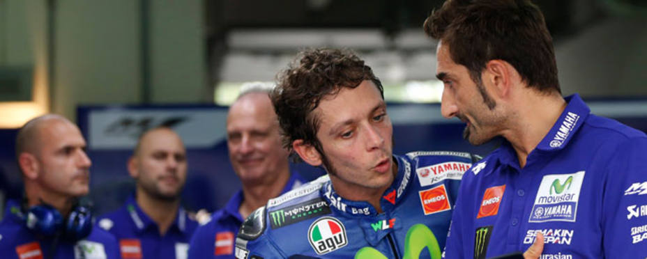 Rossi protagonizó la lamentable patada que le dio a Márquez y que le sacó de la pista del GP de Malasia (Reuters)