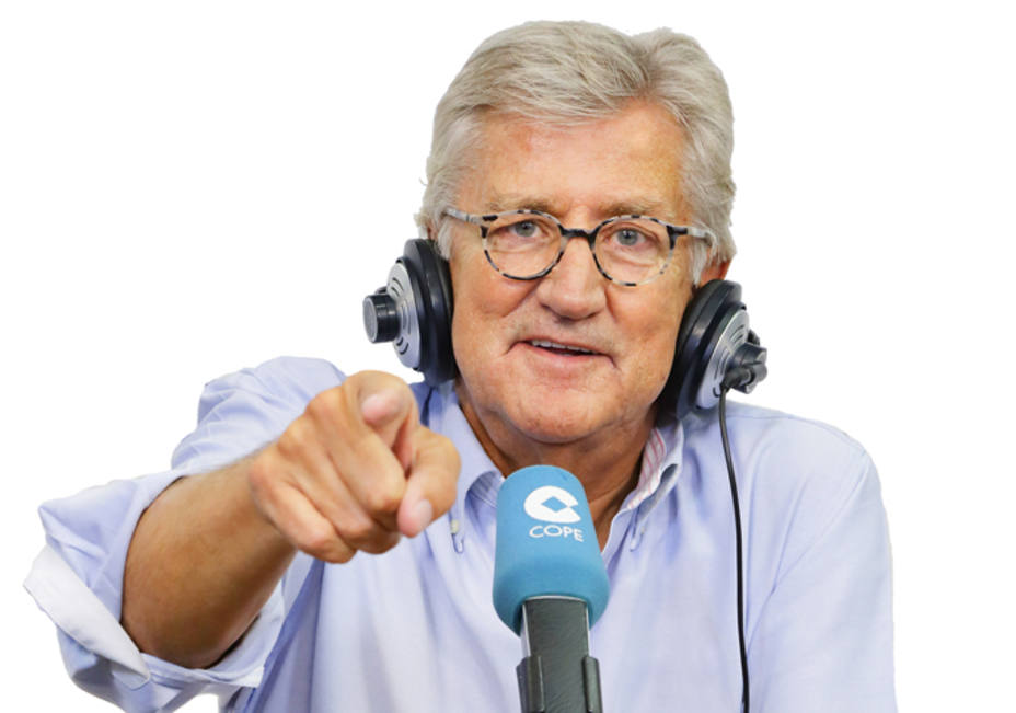 Pepe Domingo Castaño, con la Medalla Castelao 2015, suma uno de los muchos premios que posee por tantos años de buena radio