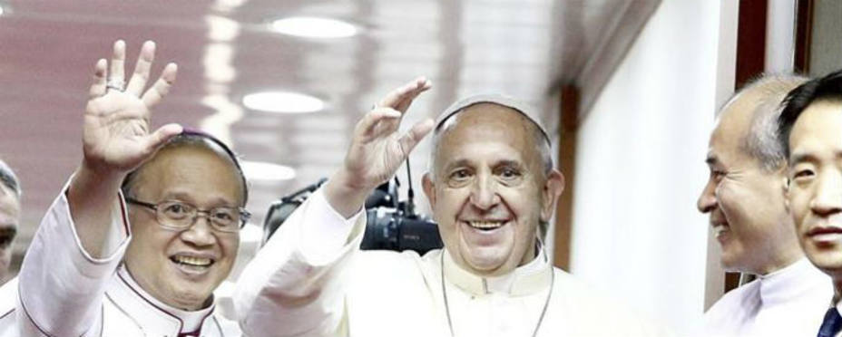 El Papa Francisco despidiéndose de los surcoreanos. FOTO (EFE)