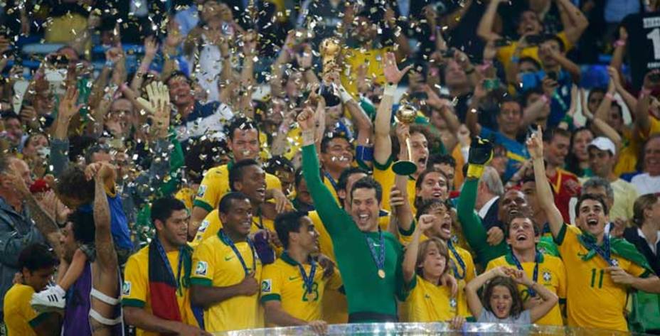 Brasil, con el trofeo de campeón de la Copa Confederaciones (Reuters)