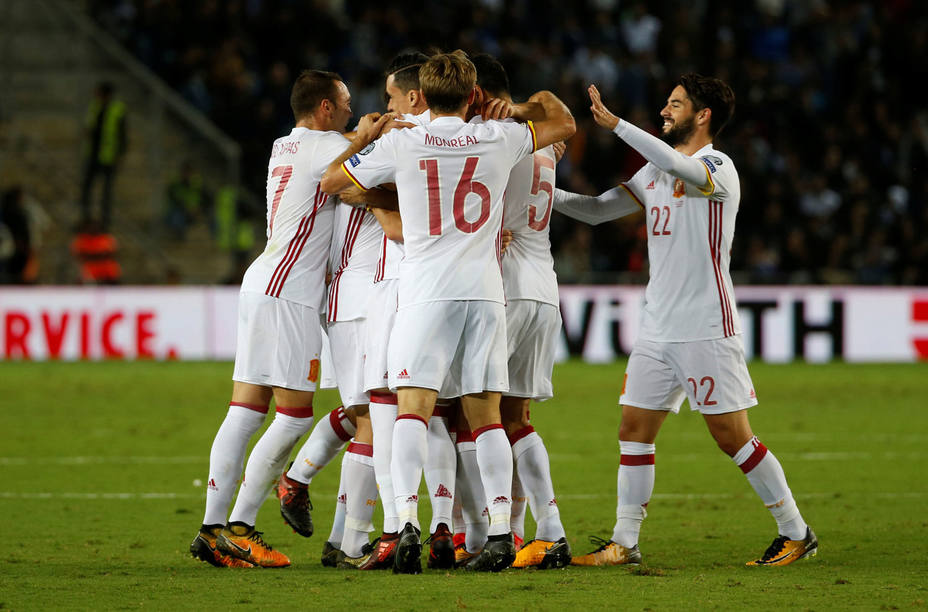 España celebra el gol de Illarramendi a España (Reuters)