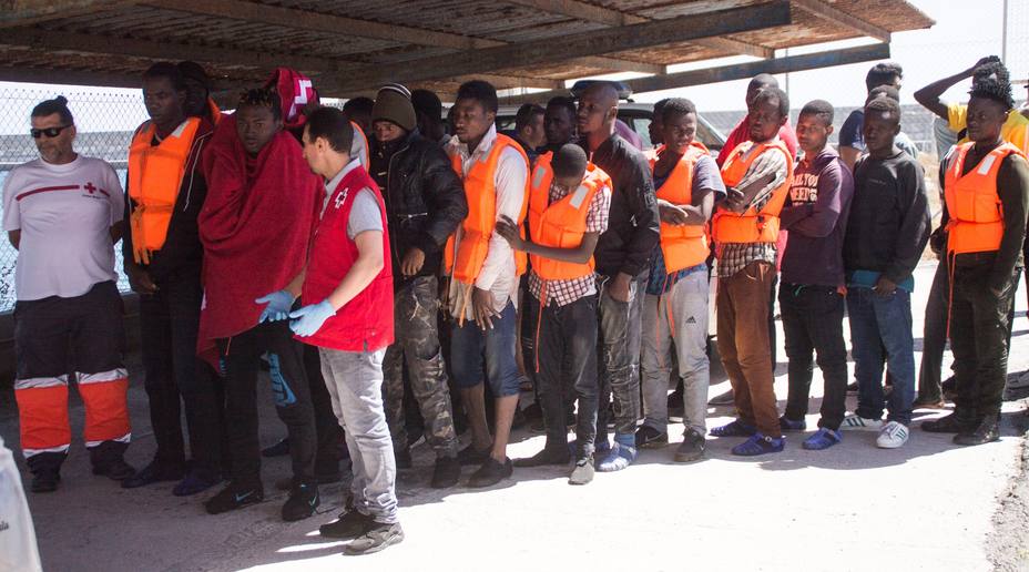 inmigrantes de origen subsahariano rescatados por Salvamento Marítimo a 65 millas al sur de Motril (Granada)