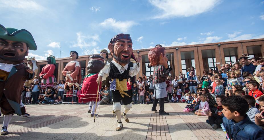 FeriaZaragoza.- Los Gigantes y Cabezudos amenizan la tercera jornada de la Feria General