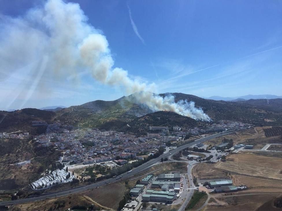 Declarado un incendio forestal en Casabermeja (Málaga)