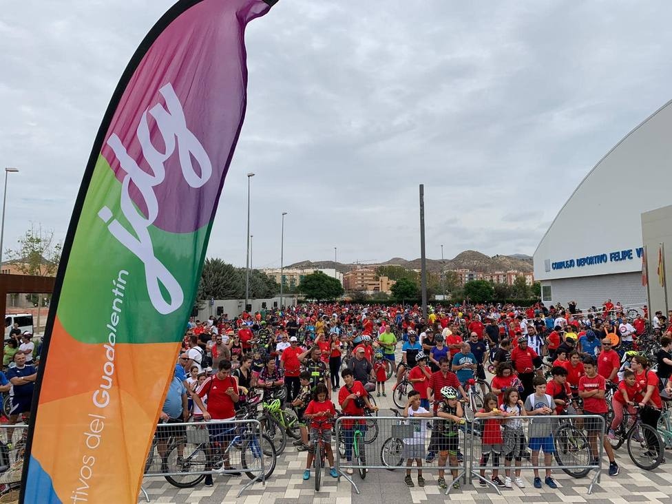 Más de 1300 personas participan y disfrutan del ciclo -paseo de losJuegos Deportivos del Guadalentín