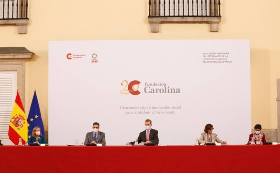 El Rey Felipe VI reaparece tras guardar cuarentena en una reunión del Patronato de la Fundación Carolina