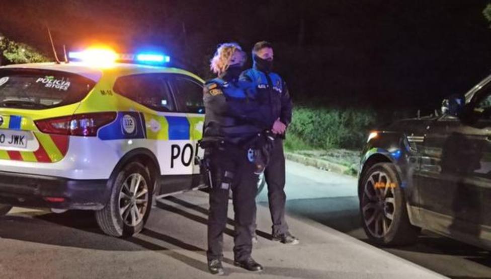 Patrulla de la Policía Local de Sitges, en un control