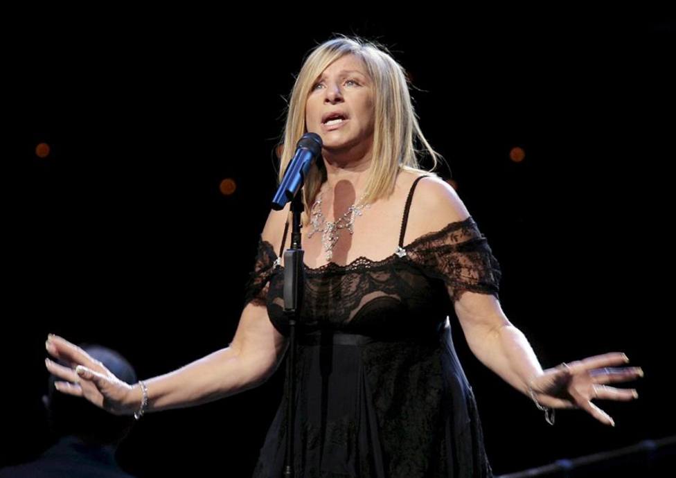 La cantante y actriz Barbra Streisand durante una actuación