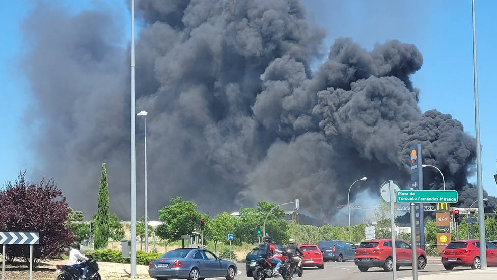 Incendio de un centro comercial en construcción en Mirasierra (Madrid)