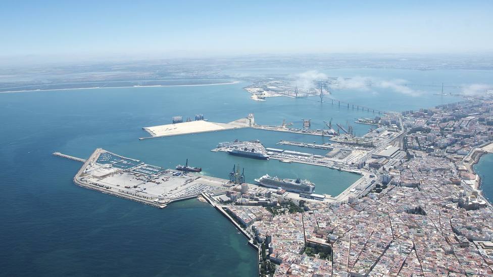 Vista aérea del puerto de Cádiz