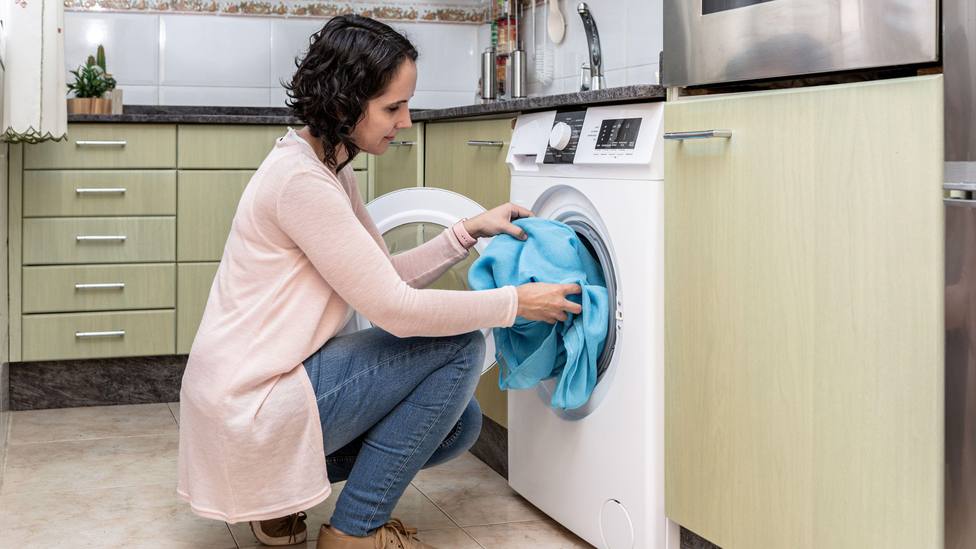 El elemento de la lavadora que no solemos limpiar: se acumula mucha suciedad y puede aparecer moho
