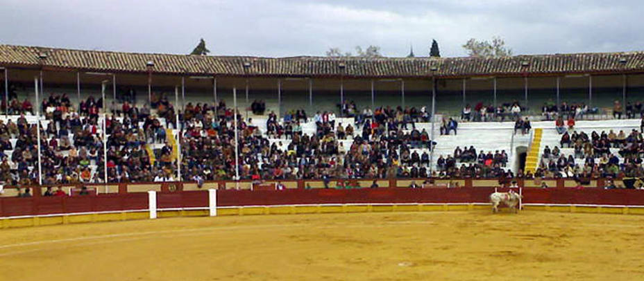 La plaza de toros de Cabra será gestionada desde esta temporada por la empresa Campo Bravo. S.N. / ARCHIVO