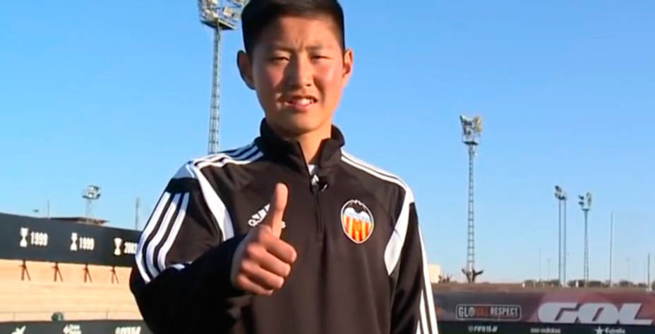 Kangin Lee, el jugador surcoreano tentado por el Real Madrid, renueva con el Valencia