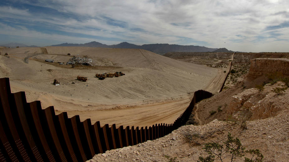 La mayoría de los estadounidenses apoyan militarizar la frontera, pero no el muro