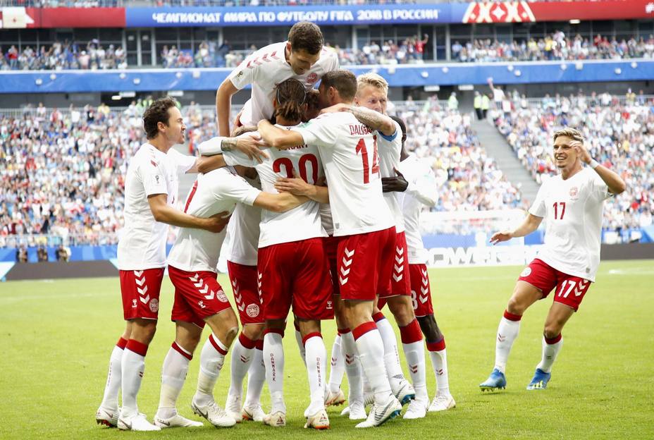 Celebración danesa en el gol ante Australia