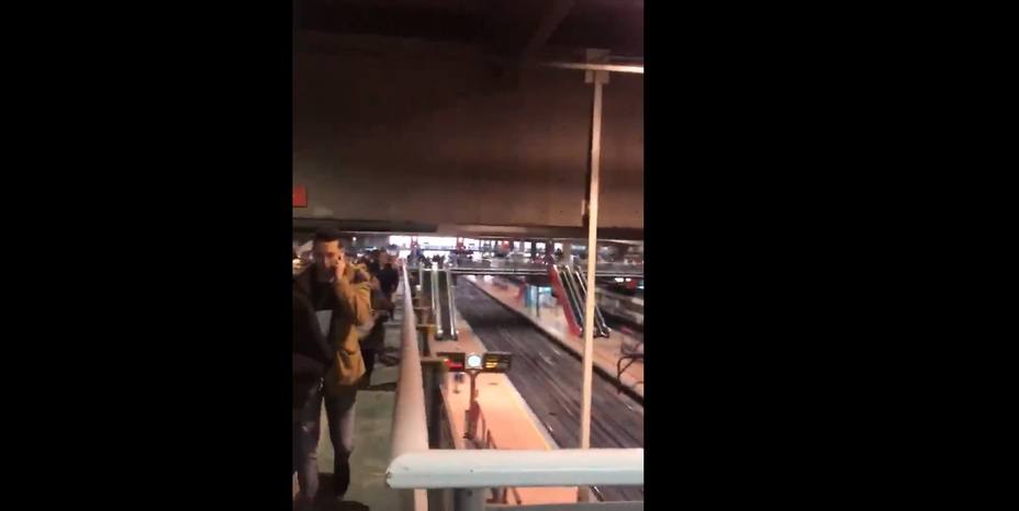 Los vídeos del desalojo de las estaciones de Atocha y Sants por una falsa alarma