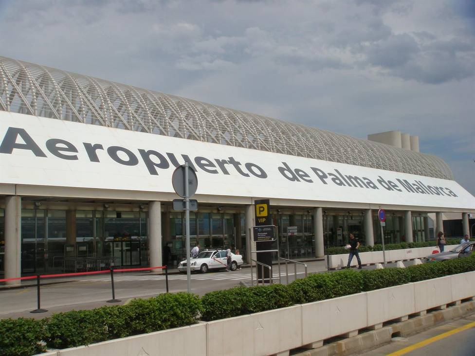 Muere una mujer en un avión antes de despegar del aeropuerto de Palma