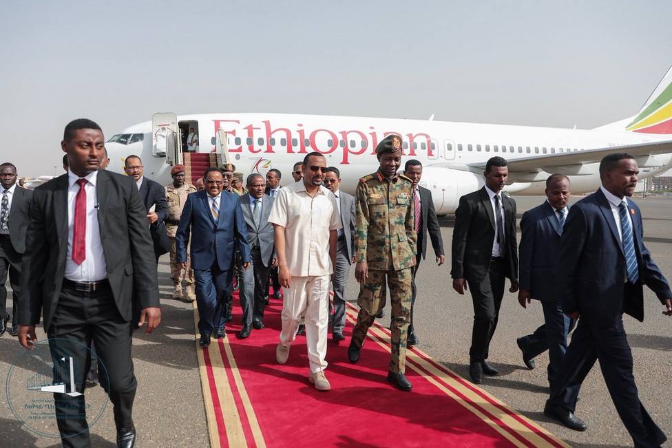 Sudán.- El primer ministro etíope se reúne con la junta y la oposición en un intento por mediar en Sudán