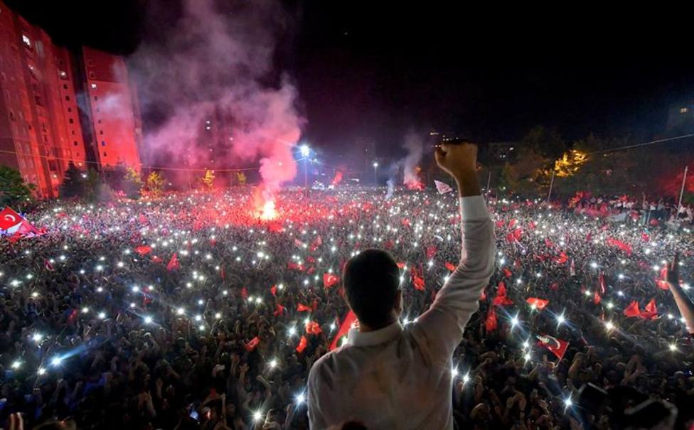 La oposición toma la alcaldía de Estambul tras 25 años de gobierno islamista