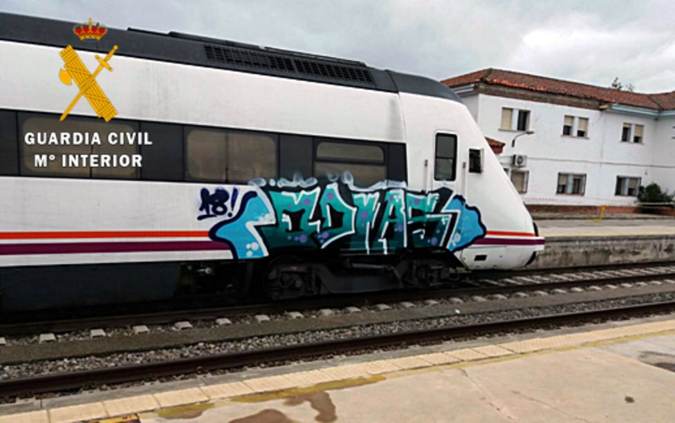 grafitis vagones tren