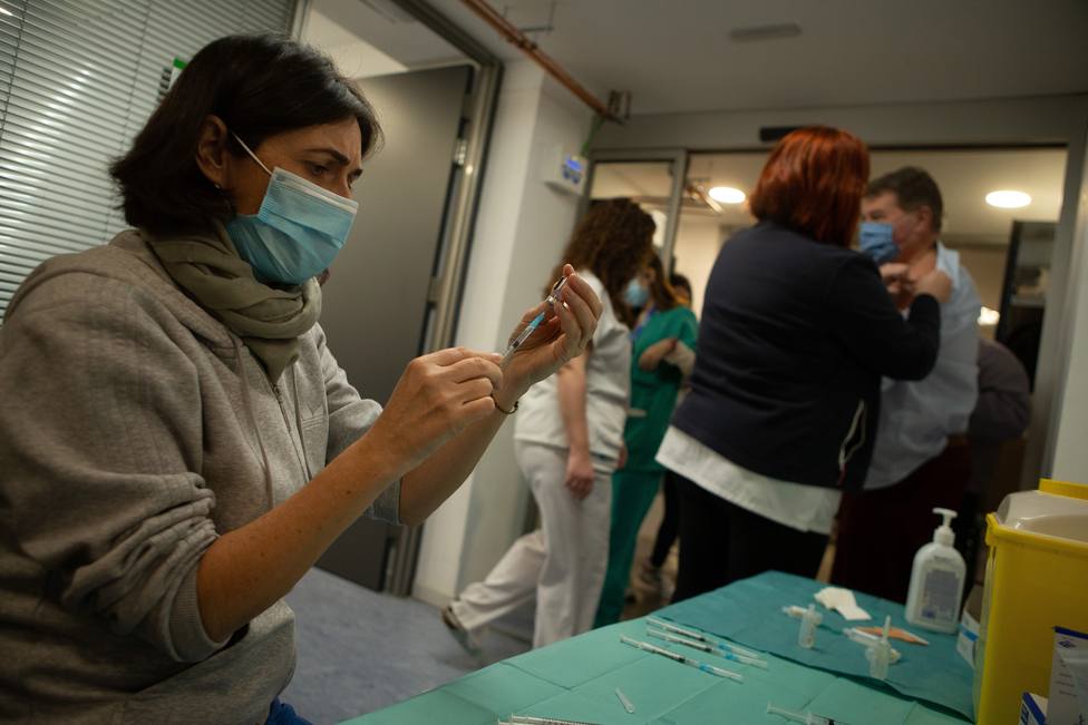 Sanidad notifica que Melilla ha administrado 25 vacunas más de las que ha recibido