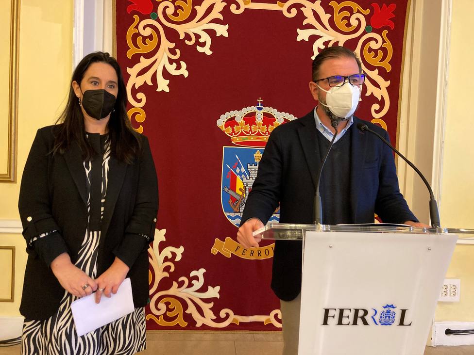 Eva Martínez y Ángel Mato en rueda de prensa en el Ayuntamietno de Ferrol - FOTO Concello de Ferrol