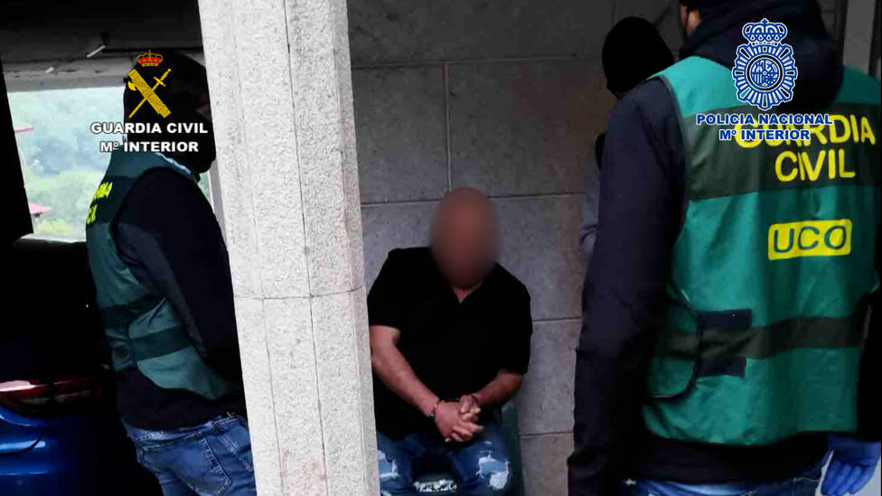 Uno de los detenidos en la operación desarrollada por la Policía y Guardia Civil - FOTO: Cedida