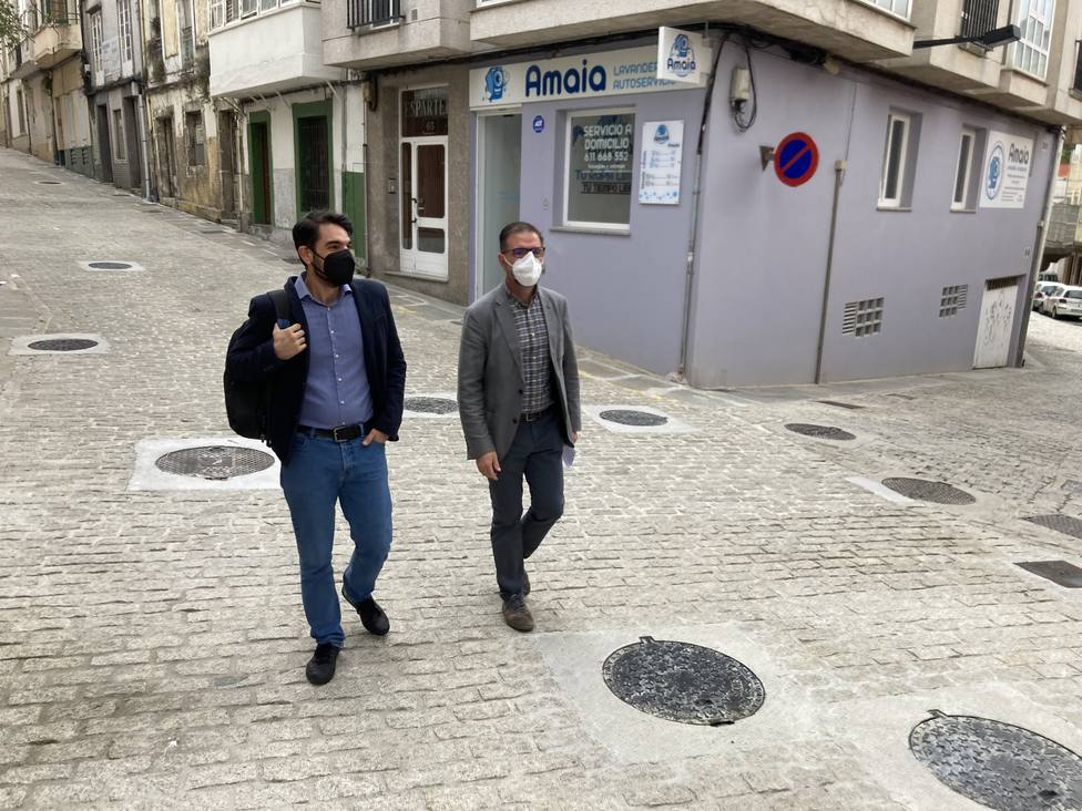 El concejal de Urbanismo, Julián Reina, en compañía del alcalde - FOTO: Concello de Ferrol