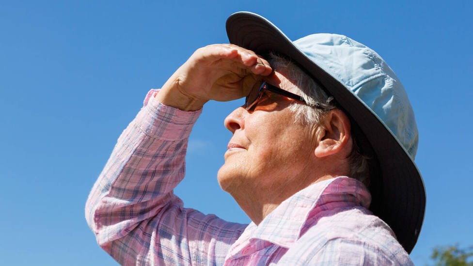 Qué efectos podrían tener los rayos solares en nuestra visión, un oftalmólogo lo explica