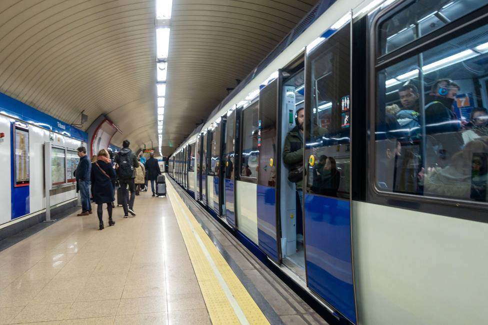 Una joven de Ibiza monta en el metro de Madrid y alucina por lo que encuentra en el vagón