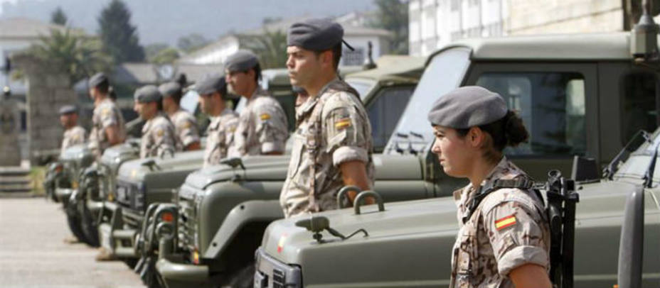 Efectivos del Ejército formados hoy en la base de la Brilat de Salcedo (Pontevedra). EFE