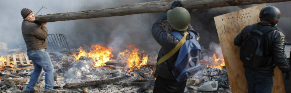 El centro de Kiev está abarrotado de escombros tras las manifestaciones (Reuters)