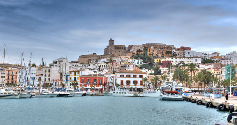 El Consell Insular de Ibiza denuncia que una película promocionada por Netflix utiliza el nombre de la isla de forma fraudulenta