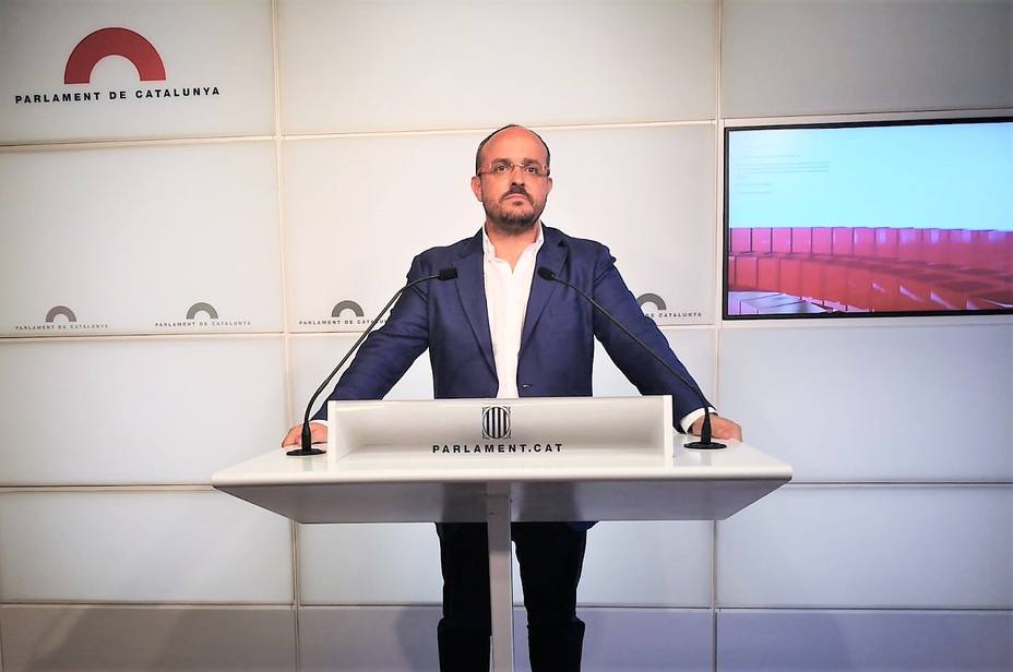 Alejandro Fernández es el único aspirante a presidir el PP catalán que ha presentado avales